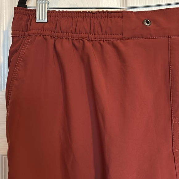 Vuori Trail men’s red lined 5” inseam athletic shorts size XL - Picture 2 of 11